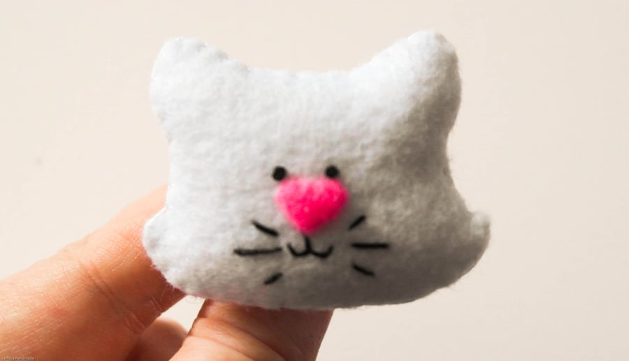 Seconds Sunday Felt white cat brooch, Gift for a cat lover, White cat pin