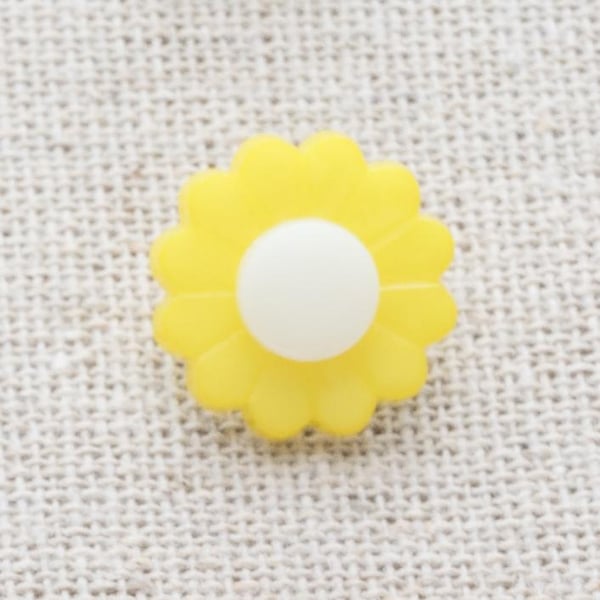 Yellow Daisy flower buttons for knitting and crochet 15mm