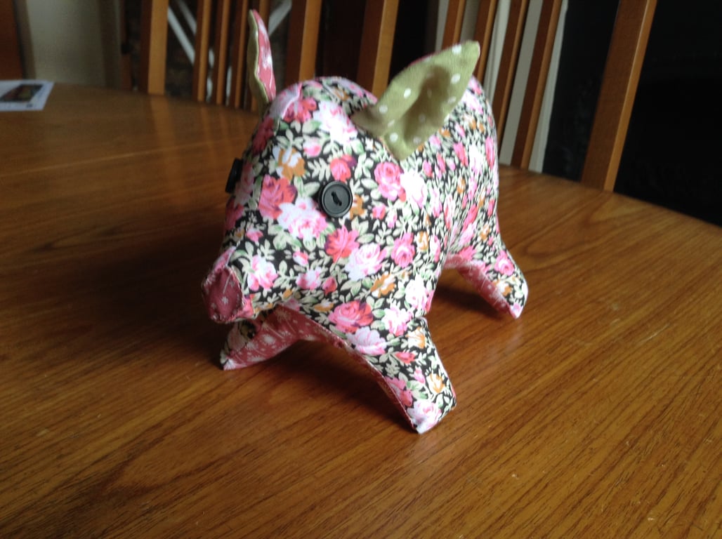 Floral pink piglet