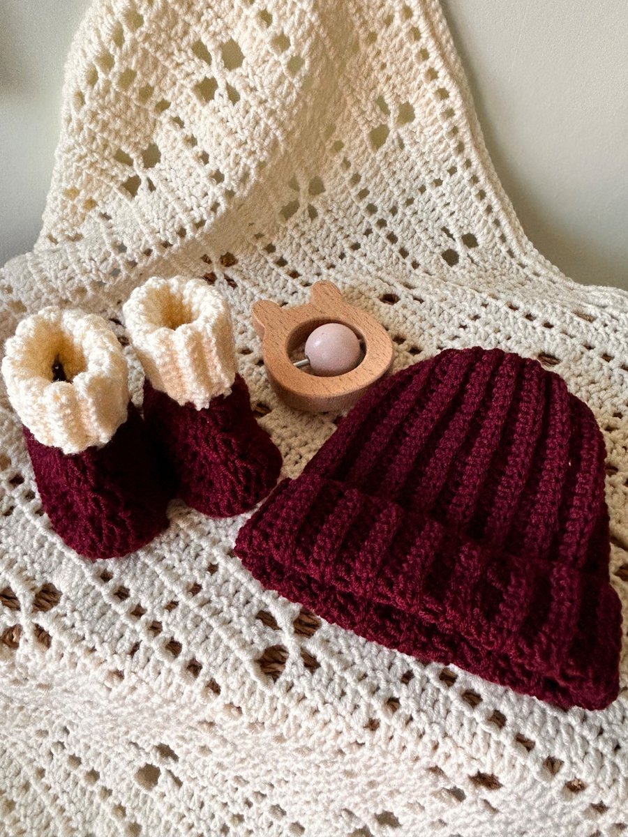 Baby Ribbed cuff beanie and ribbed cuff booties set 