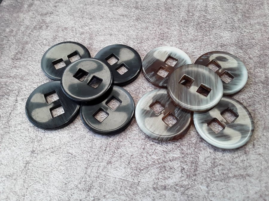 34.5mm 54L Square hole button in 2 colours