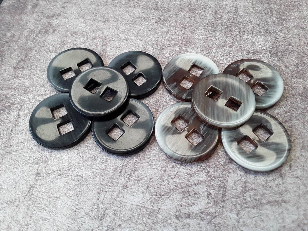 34.5mm 54L Square hole button in 2 colours