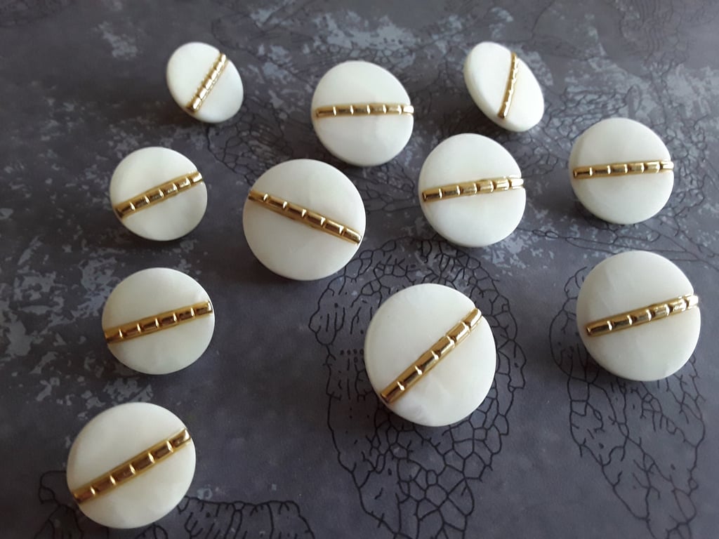15mm & 21mm matching suit size, White mix Italian Polyester horn Gold centre bar