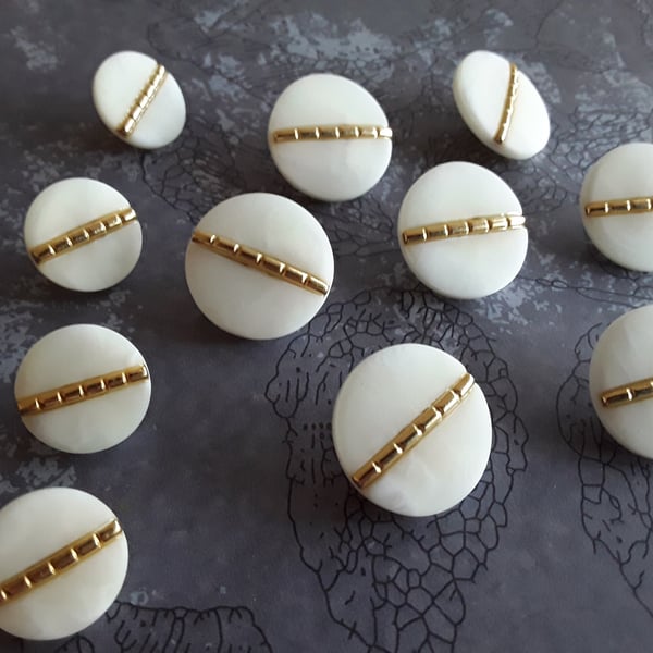 15mm & 21mm matching suit size, White mix Italian Polyester horn Gold centre bar