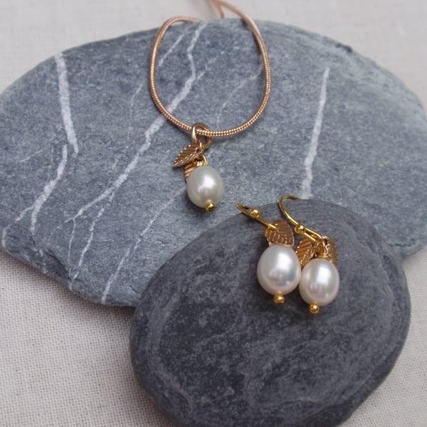 Elen Henderson Pearl Leaf Crystal Necklace and Earring Set