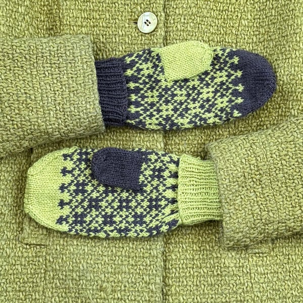 Octothorp Mittens Knitting Pattern