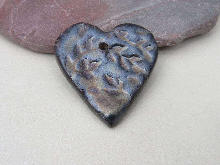 Medium Dark Earth Leaf Texture Heart Shaped Ceramic Pendant