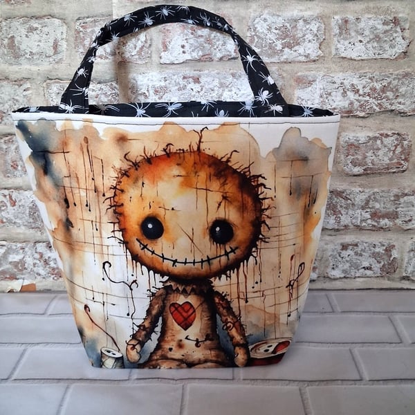 SPOOKY HANDMADE HALLOWEEN TRICK OR TREAT BAG.  