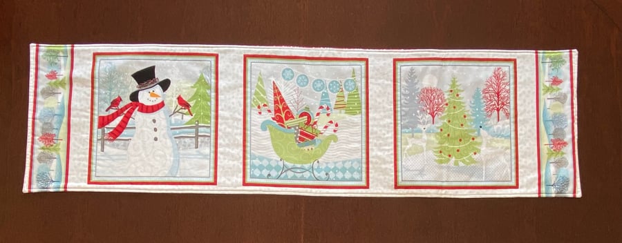 ‘CHRISTMAS SCENES’ Table RUNNER Snowman, Sleigh & Christmas Tree