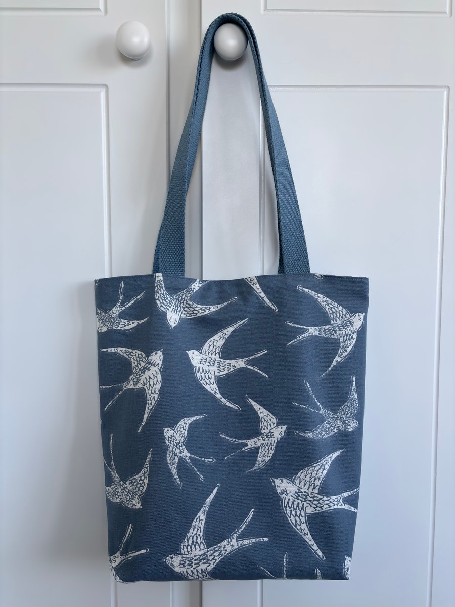 Reversible tote bag, shopping bag, shoulder bag in navy and white bird print