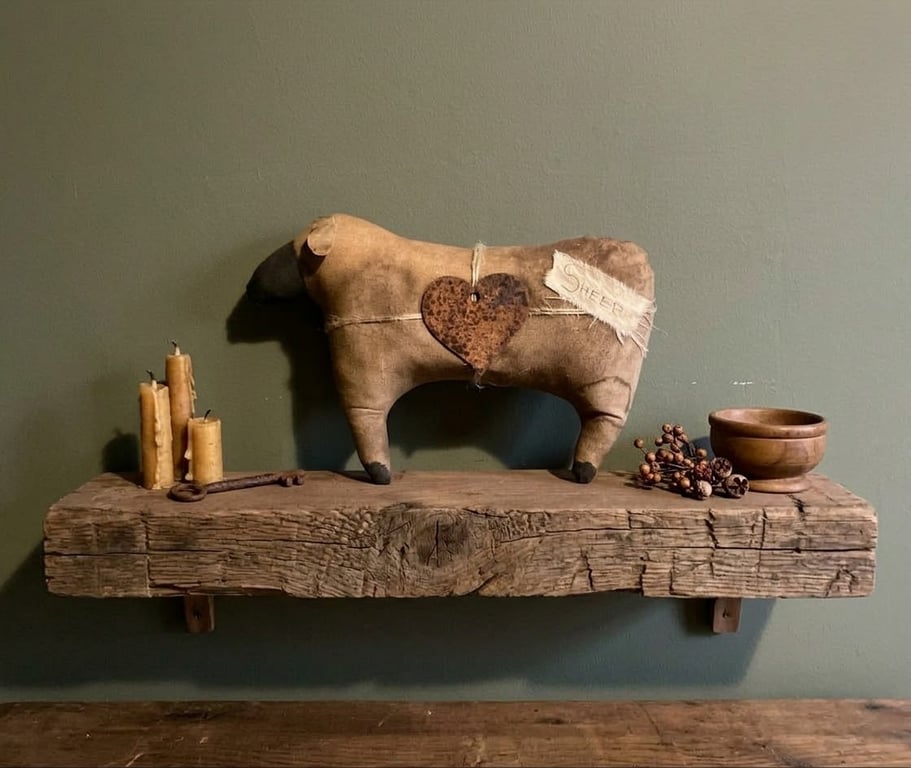 Prim sheep shelf sitter