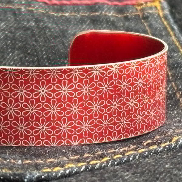 Geometric flower print cuff bracelet red