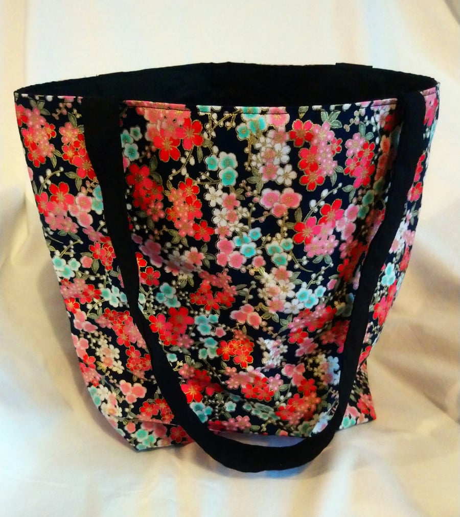  Floral Design Tote Bag