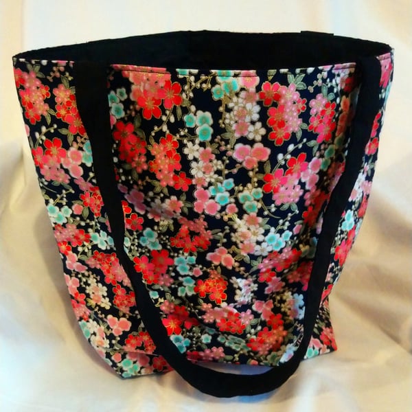  Floral Design Tote Bag