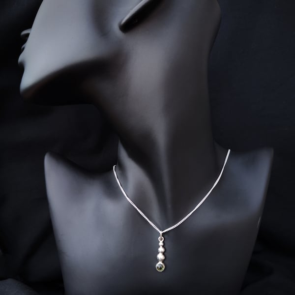 Sterling silver pendant with peridot