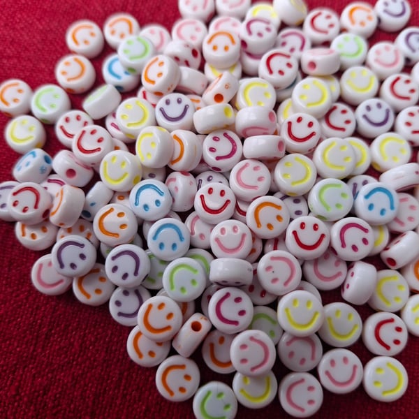 150 x White 6mm Acrylic Smiley Faces Beads