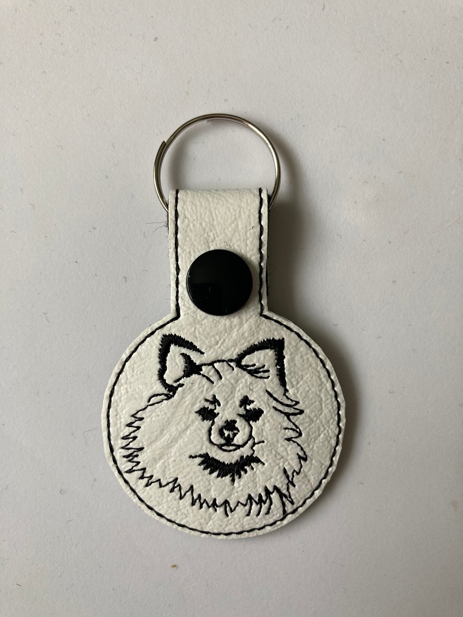 860. Pomeranian keyring.