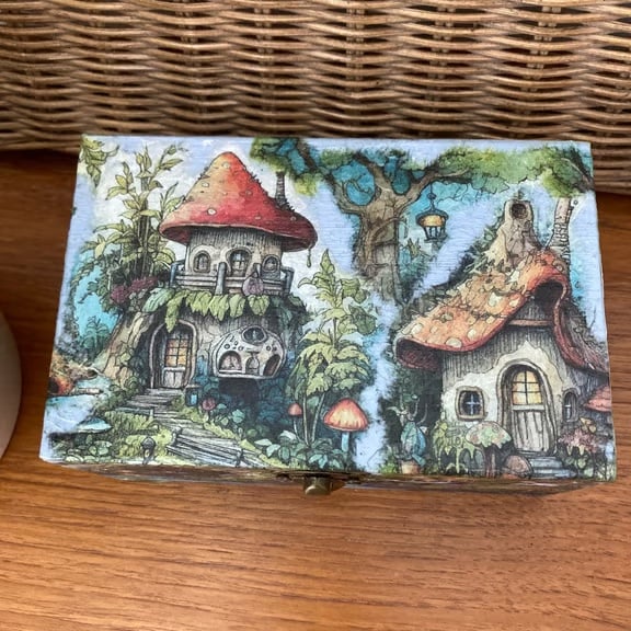  Toadstools Fairy Cute Houses, Pond, Water Cave Box, Mystery Mushrooms Beetles