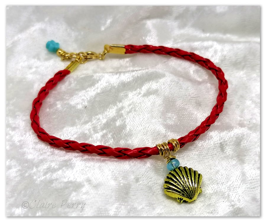 Bracelet Red Faux Leather with gold plated Seashell charm bead.