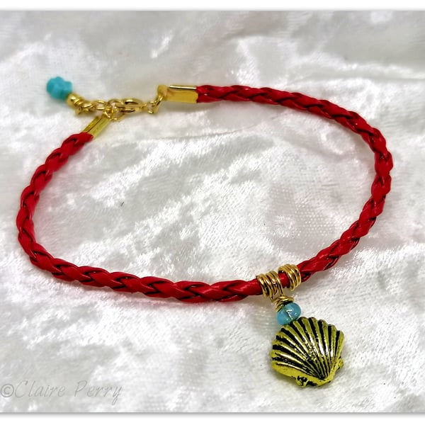 Bracelet Red Faux Leather with gold plated Seashell charm bead.