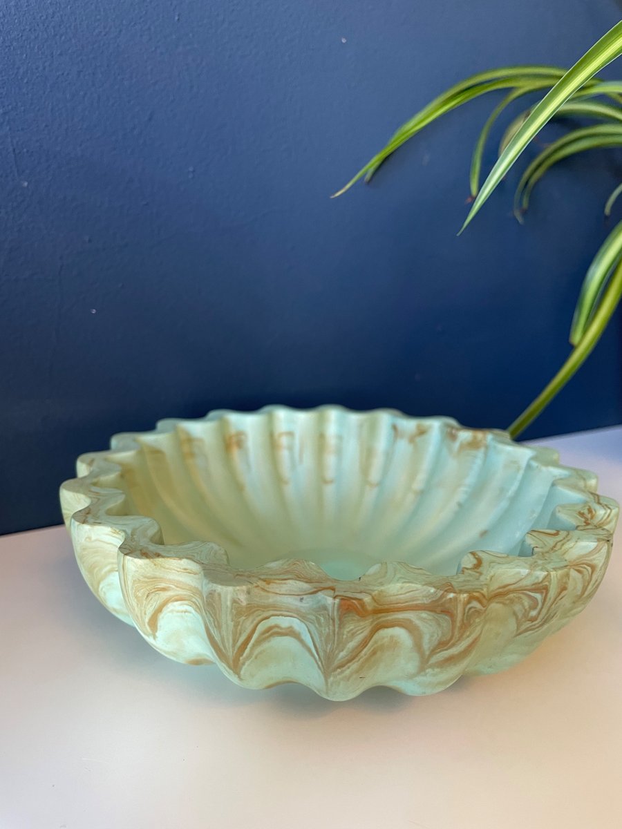 Pastel coloured decorative wave edge bowl 15cm diameter