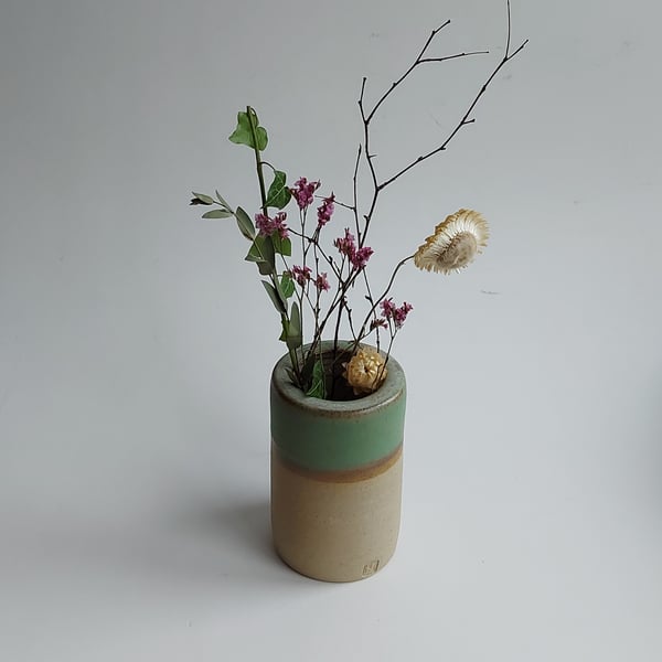 Handmade stoneware Vase in Gardom's Green glaze