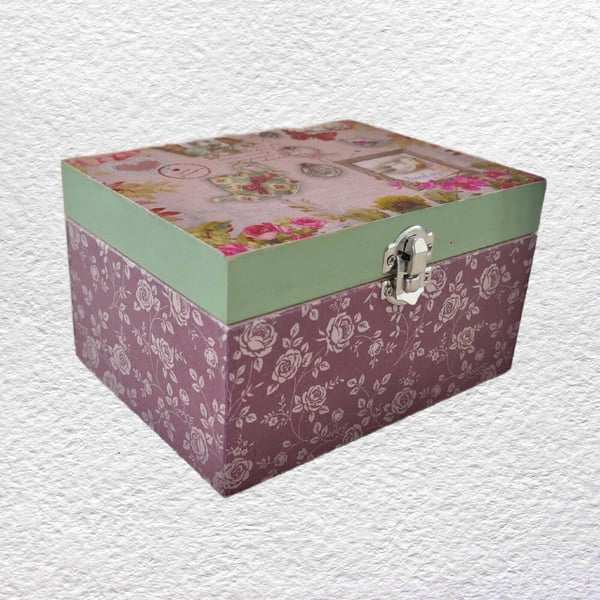 Vintage design: Decorated Wooden Trinket Keepsake Box 16cm