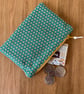 Small zipped fabric coin purse, pouch, with pretty daisies on green fabric.