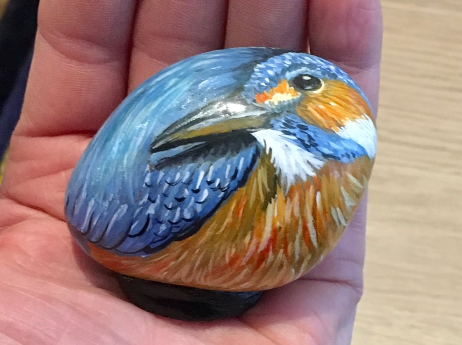 Kingfisher painted pebble wildlife stone art garden rock 