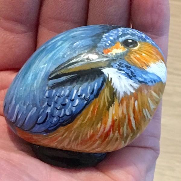 Kingfisher painted pebble wildlife stone art garden rock 