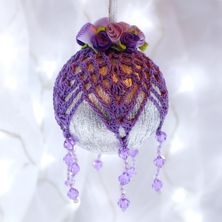 Christmas bauble silver and purple crochet lace vintage style, L4