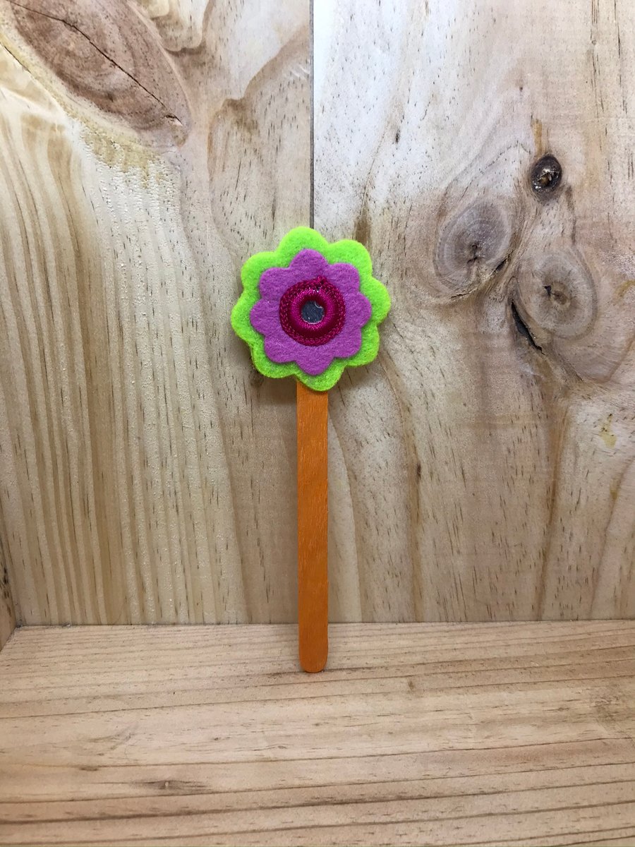  Flower Bookmark. (052)