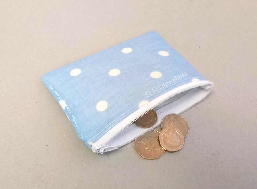 Coin purse in blue with white spots