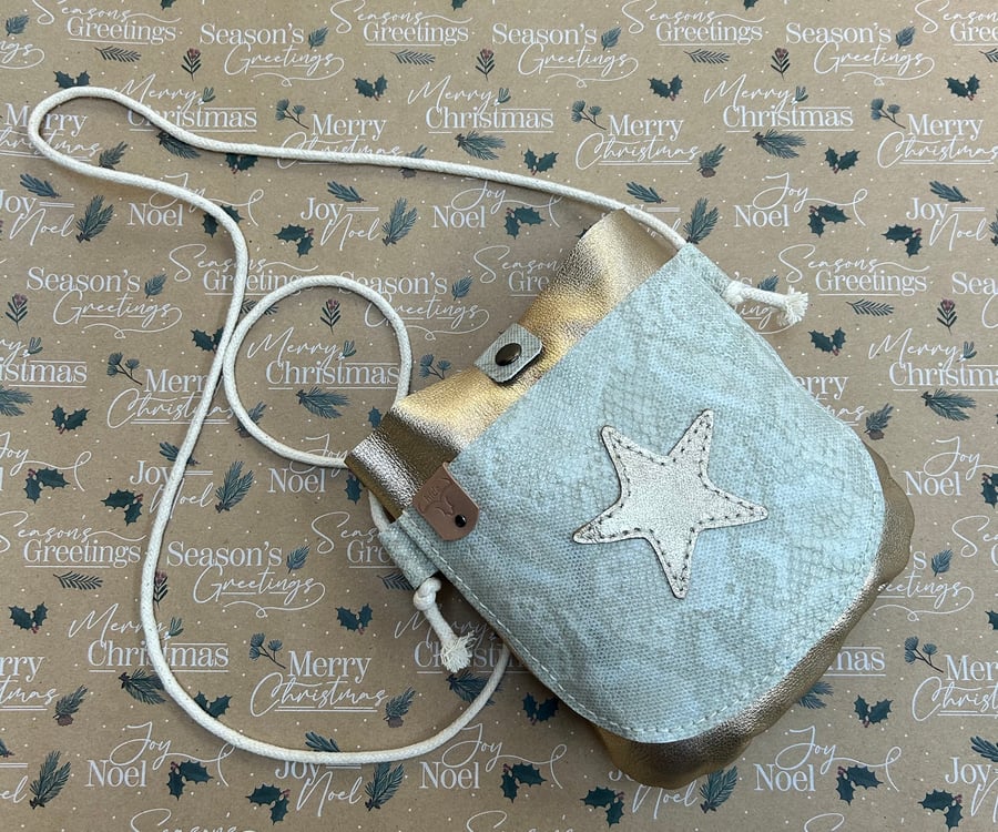 Crossbody bag in gold leather with star motif perfect Christmas gift