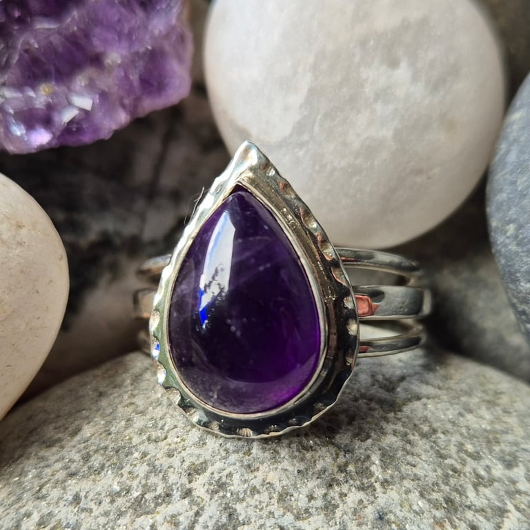 Sterling silver with drop shape amethyst ring