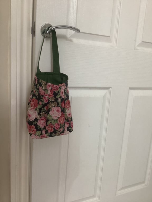 Hanging fabric basket