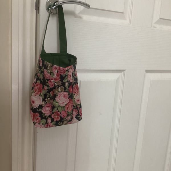 Hanging fabric basket