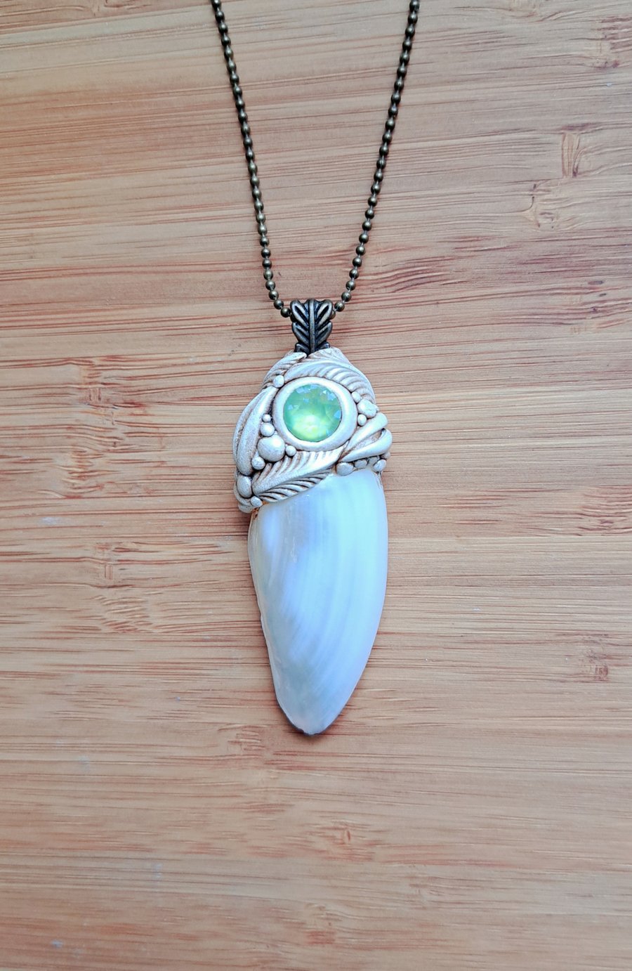 Freshwater Mussel Shell with Aurora Chaton and Folksy