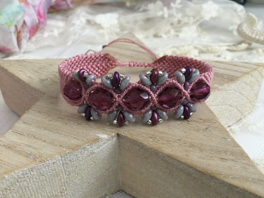 Bracelet beaded adjustable bracelet, macrame bracelet, gift for her, pink 