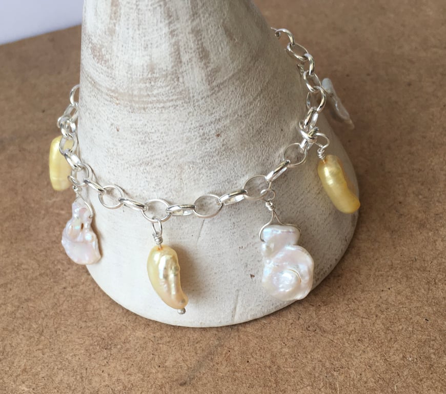 Various gem & pearl bracelets. 