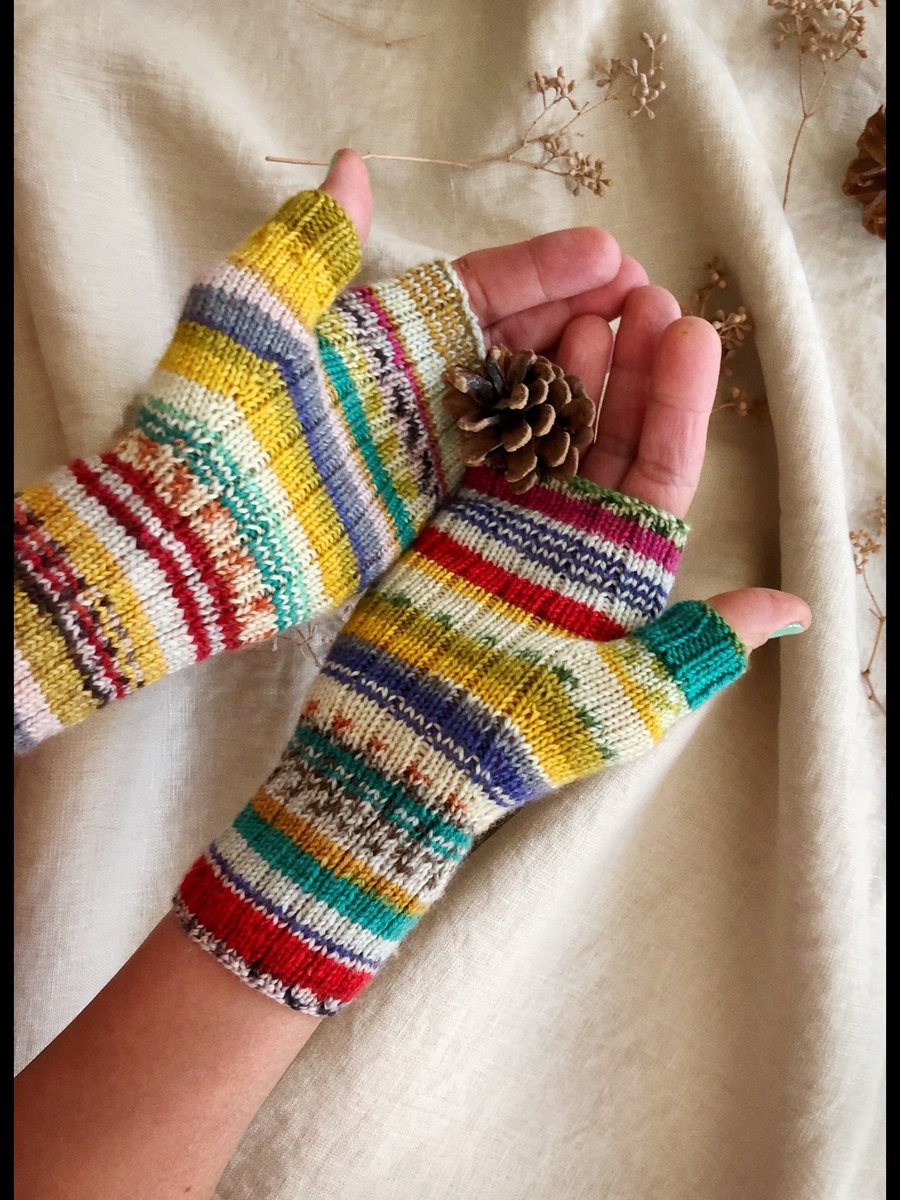 Everything NOVEMBER Fingerless Mitts by Jen Yard every.thing.shapes.us