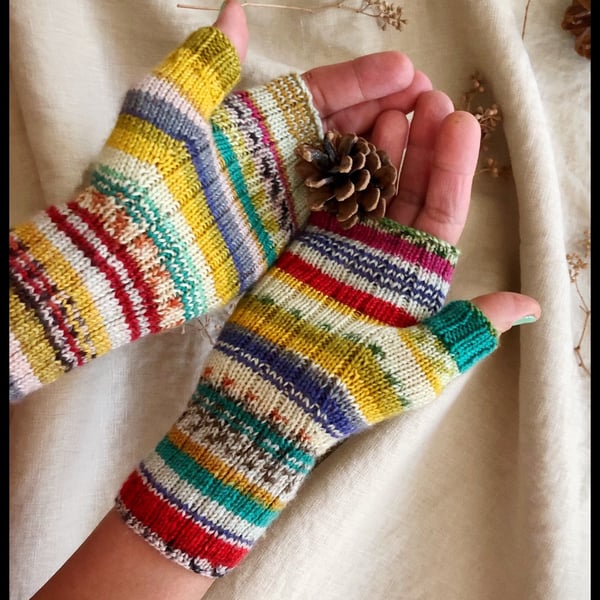 Everything NOVEMBER Fingerless Mitts by Jen Yard every.thing.shapes.us