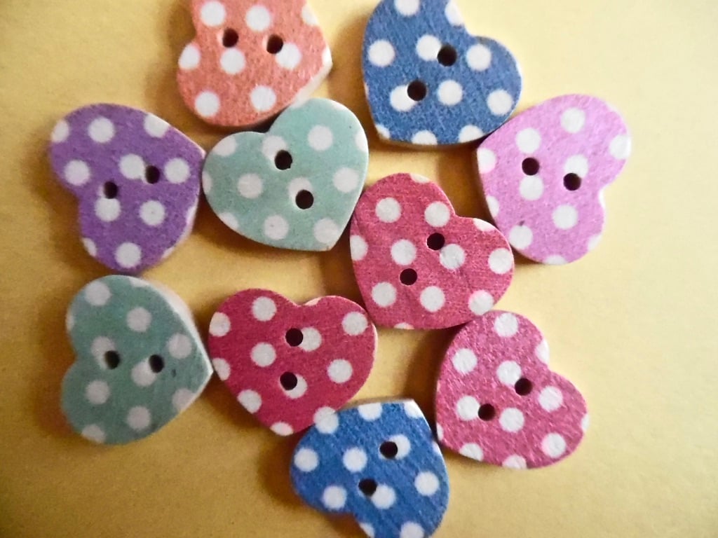 10 x Heart Shape Wood Polka Dot Buttons  2 holes