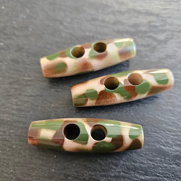 50mm (2") Camouflage mottled Horn look Toggle Buttons last 3