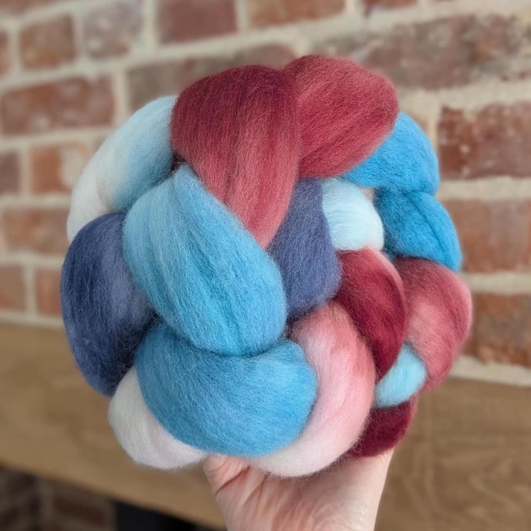 Hand Dyed Falklands Merino Top 104g Spinning Fibre - Inky Berry