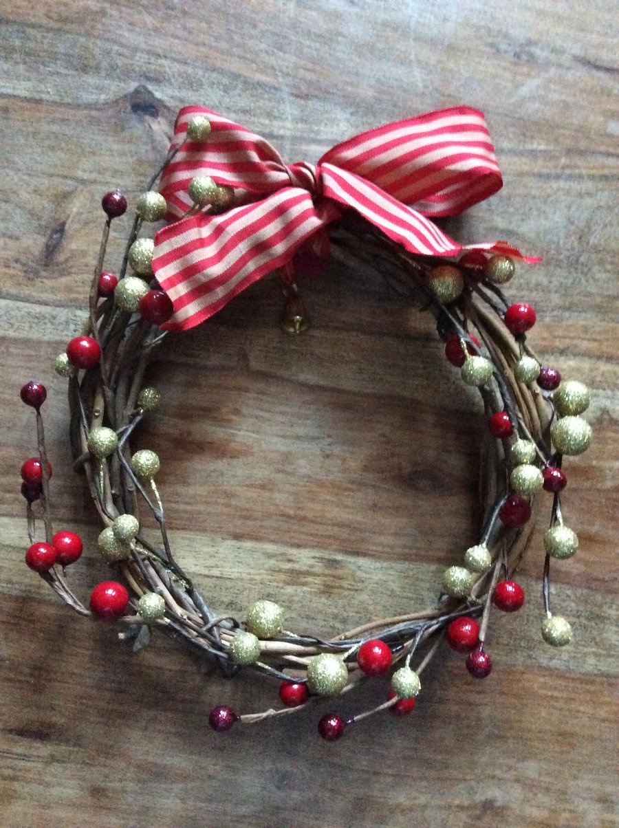 Berry and bow wreath 