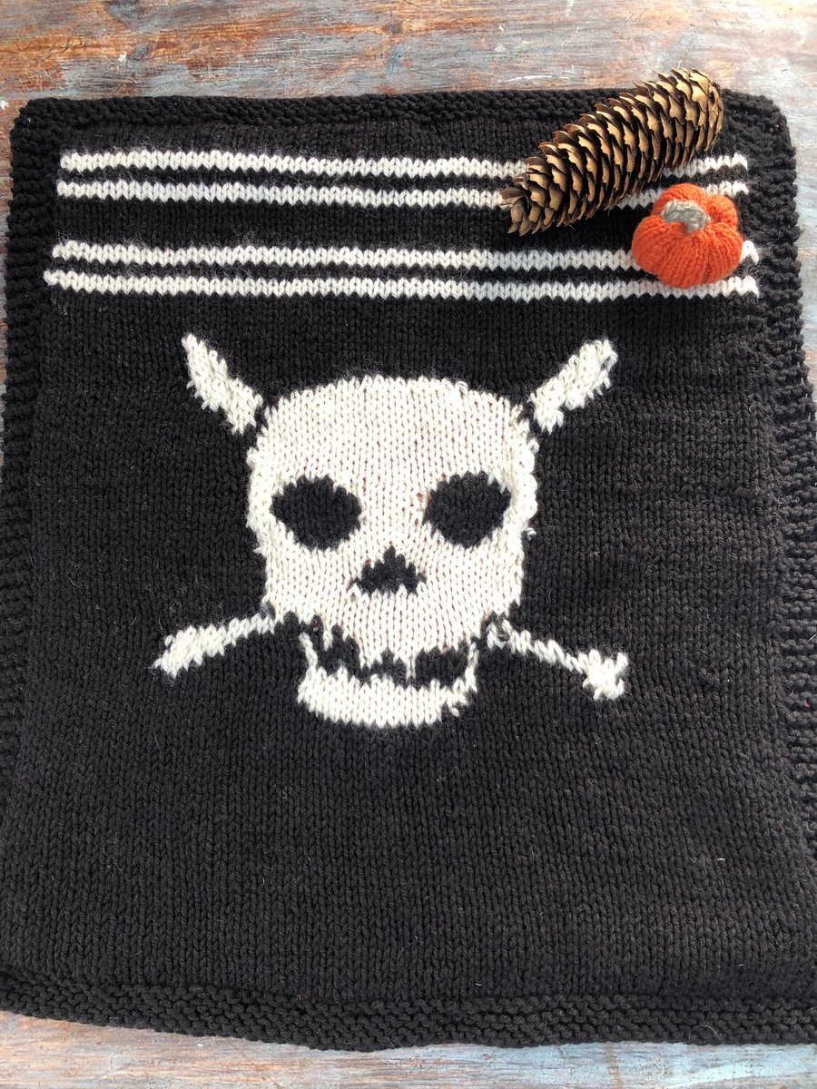 Hand knitted Skull Baby blanket  Black and cream, alternative, Goth, baby shower