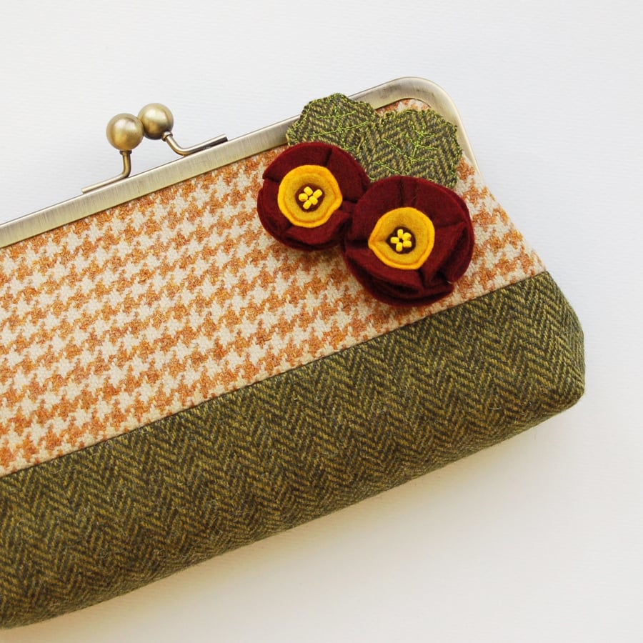 Auricula Tweed Flower Purse