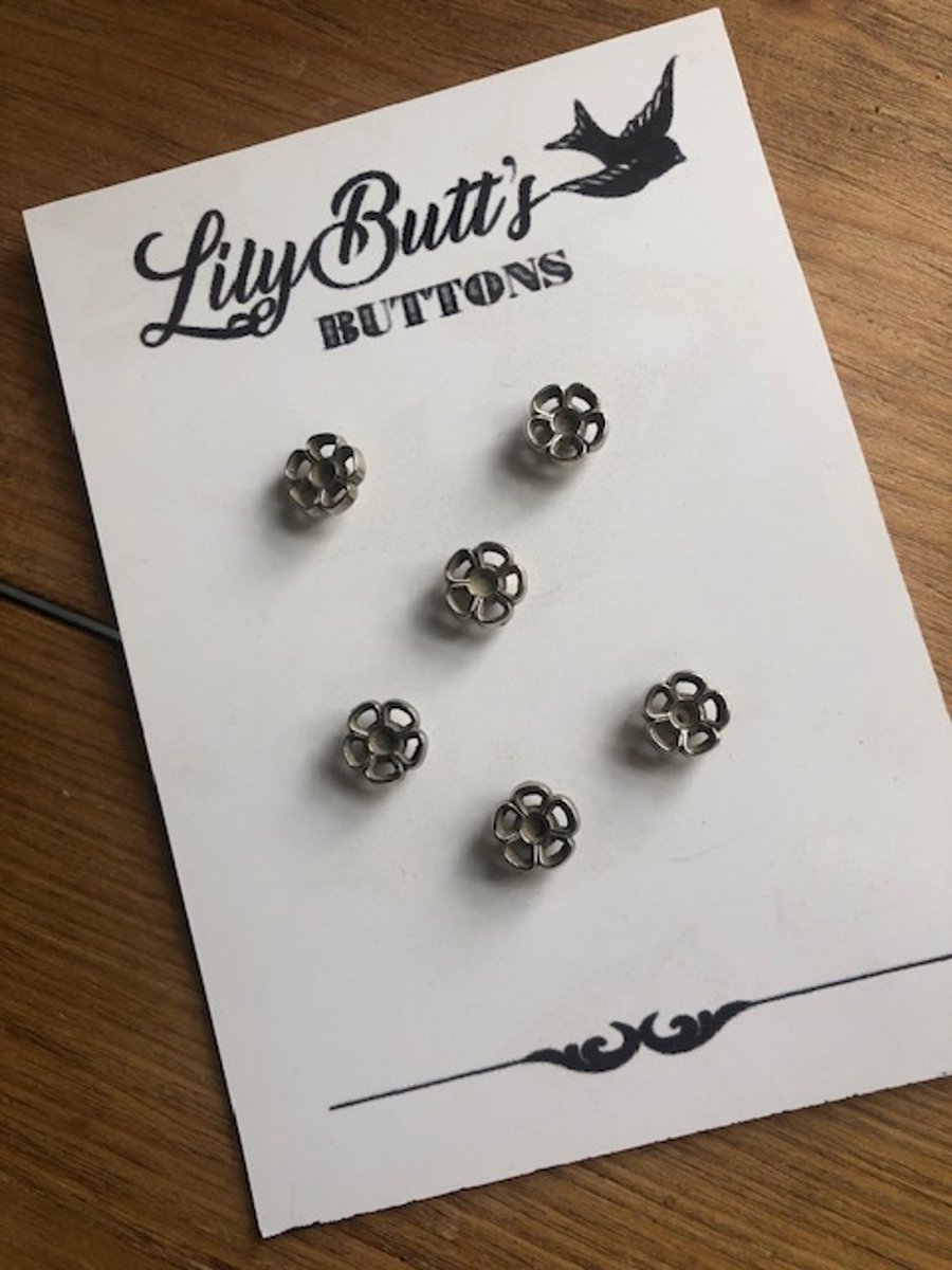 6 Vintage Small Silver Flower Shaped Buttons 1cm
