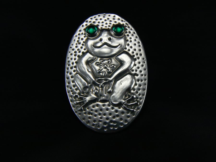 Pewter frog brooch with flower